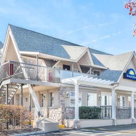 Days Inn By Wyndham Springfield/Phil.Intl Airport Bagian luar foto