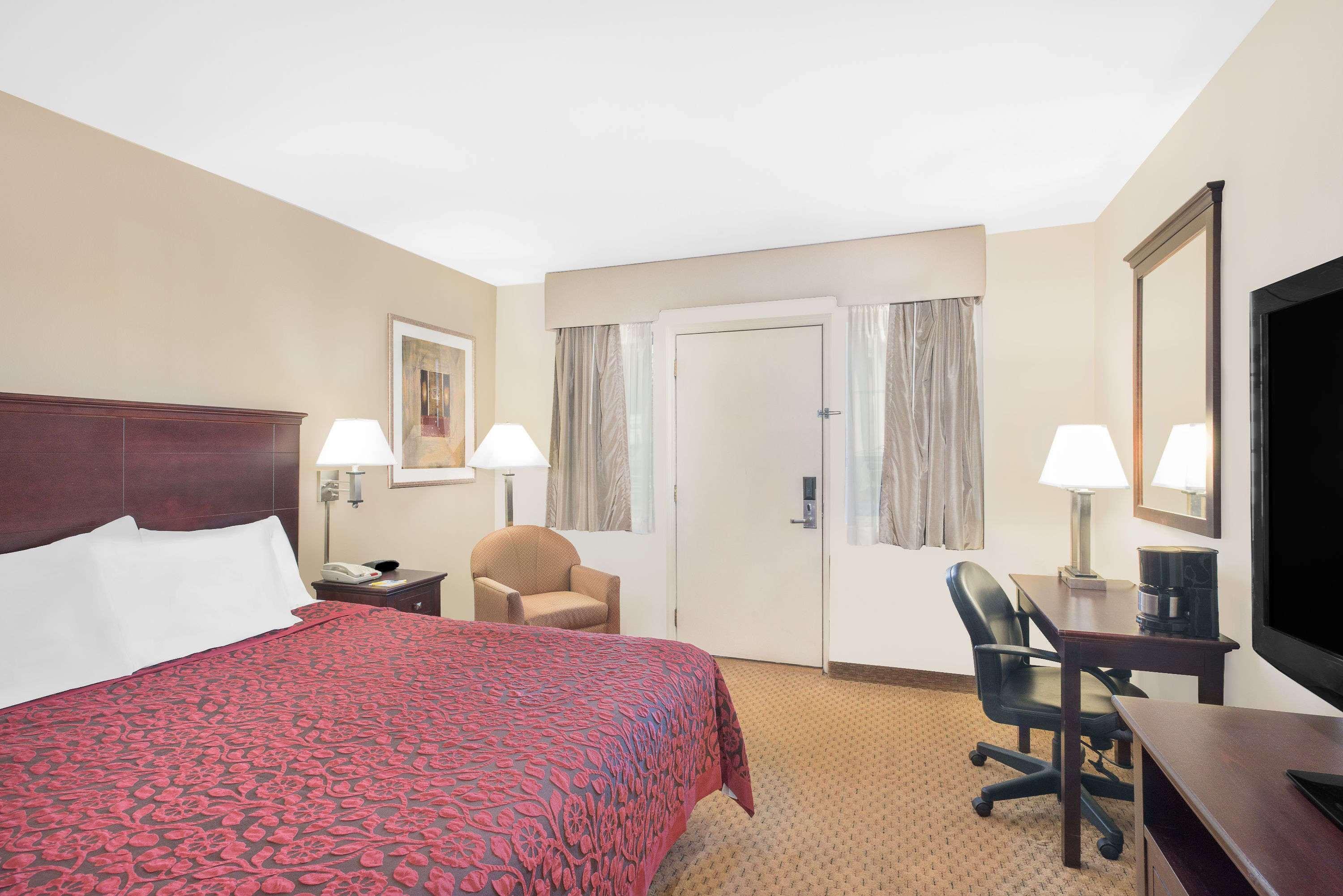 Days Inn By Wyndham Springfield/Phil.Intl Airport Bagian luar foto