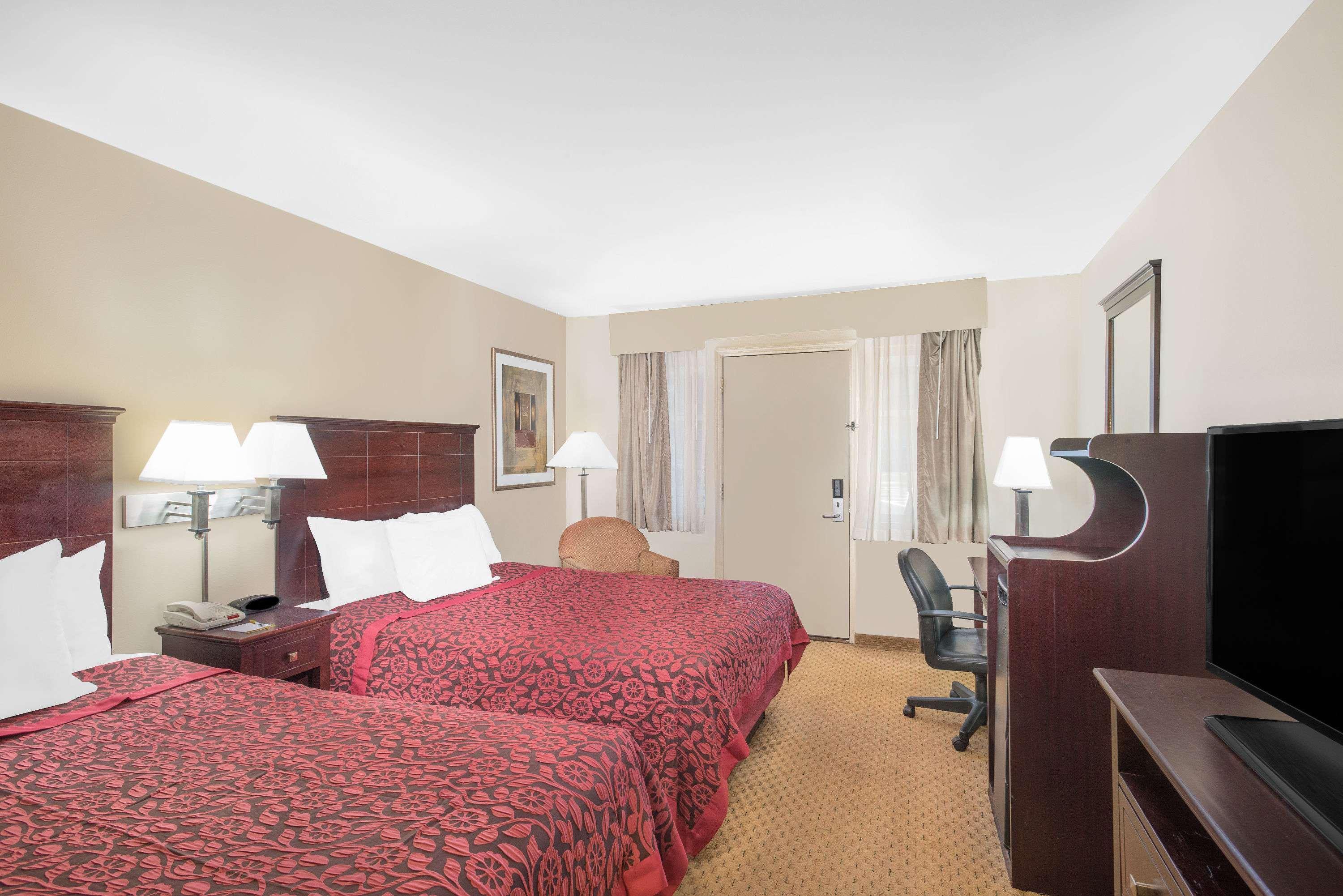 Days Inn By Wyndham Springfield/Phil.Intl Airport Bagian luar foto