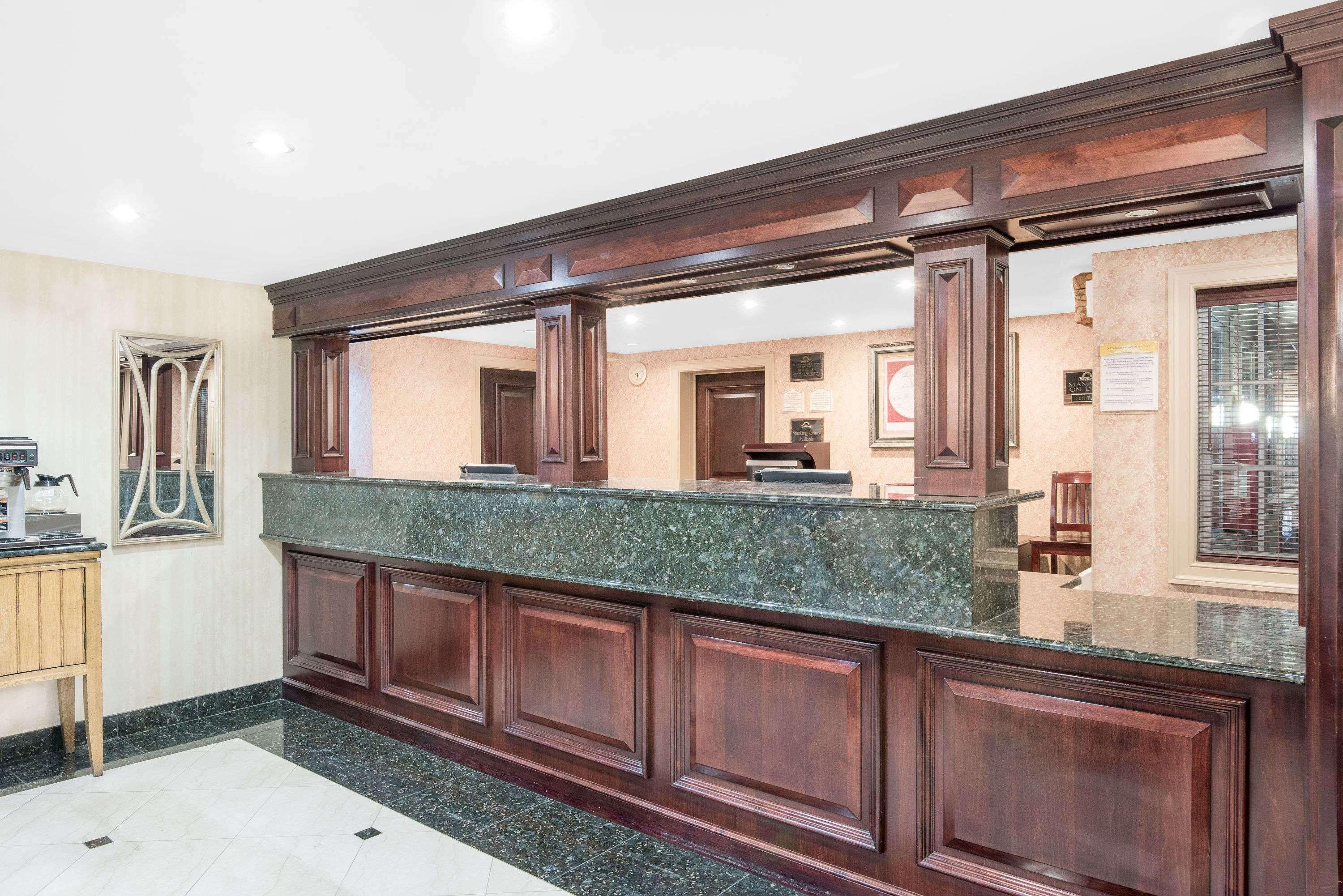 Days Inn By Wyndham Springfield/Phil.Intl Airport Bagian luar foto