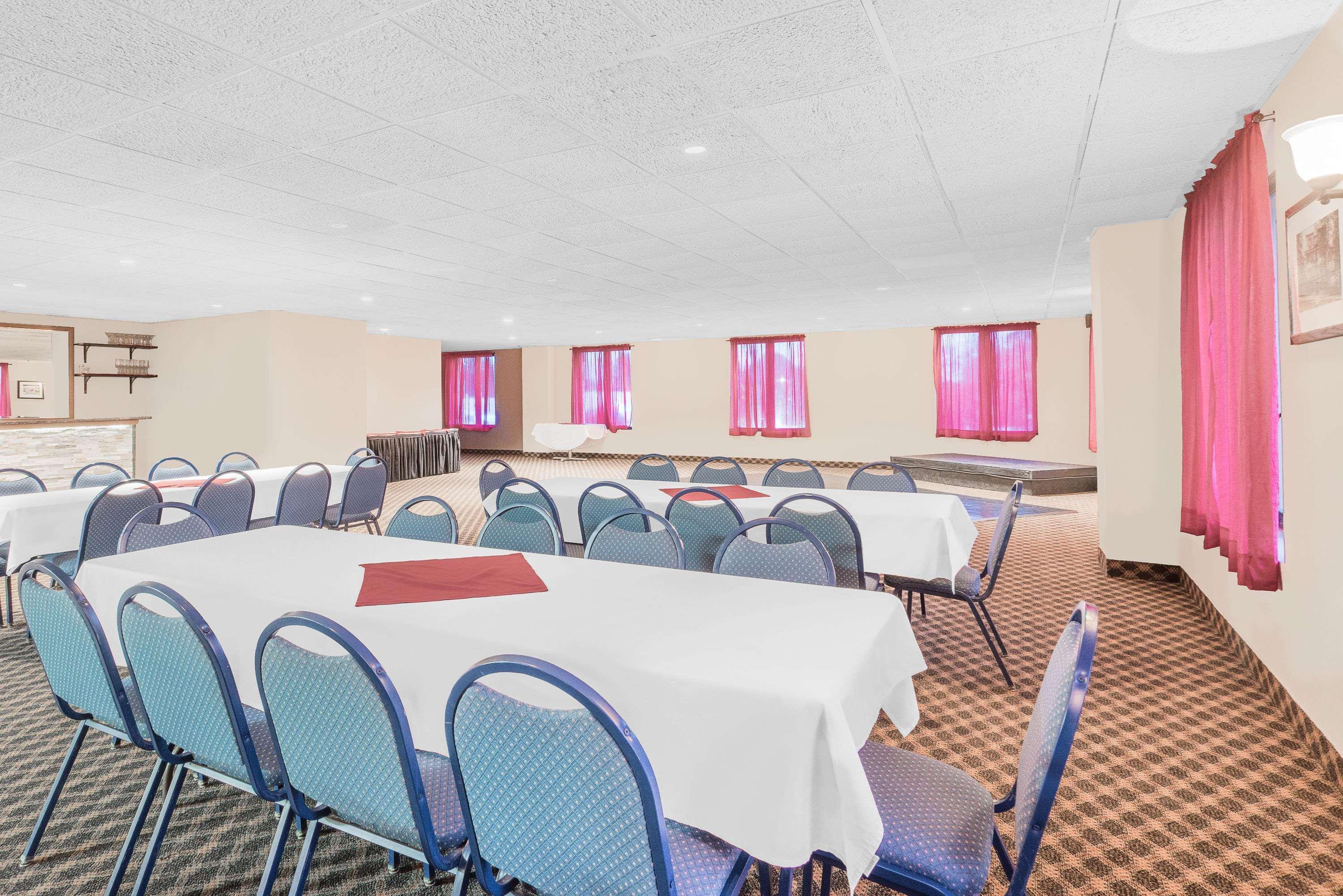 Days Inn By Wyndham Springfield/Phil.Intl Airport Bagian luar foto