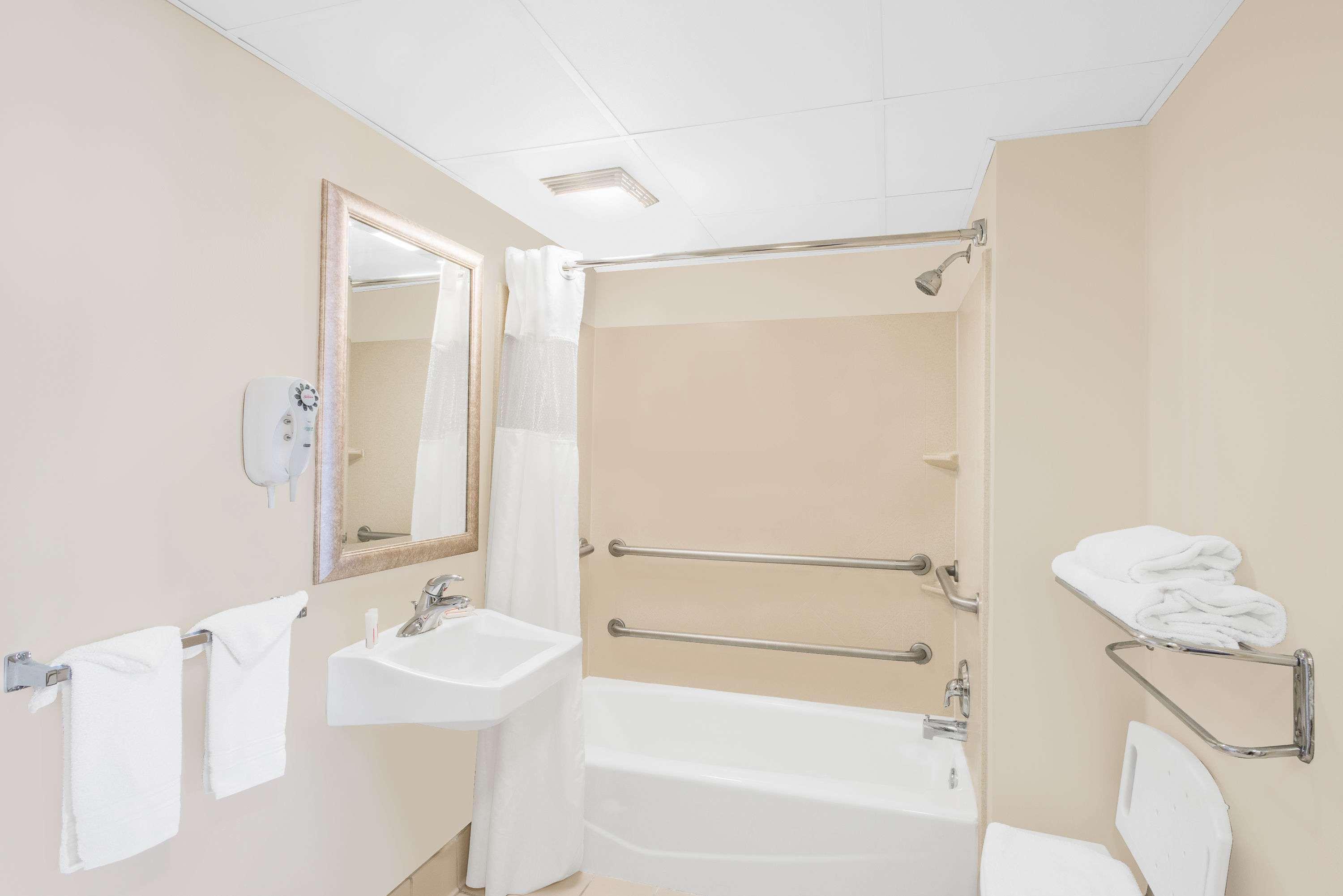 Days Inn By Wyndham Springfield/Phil.Intl Airport Bagian luar foto