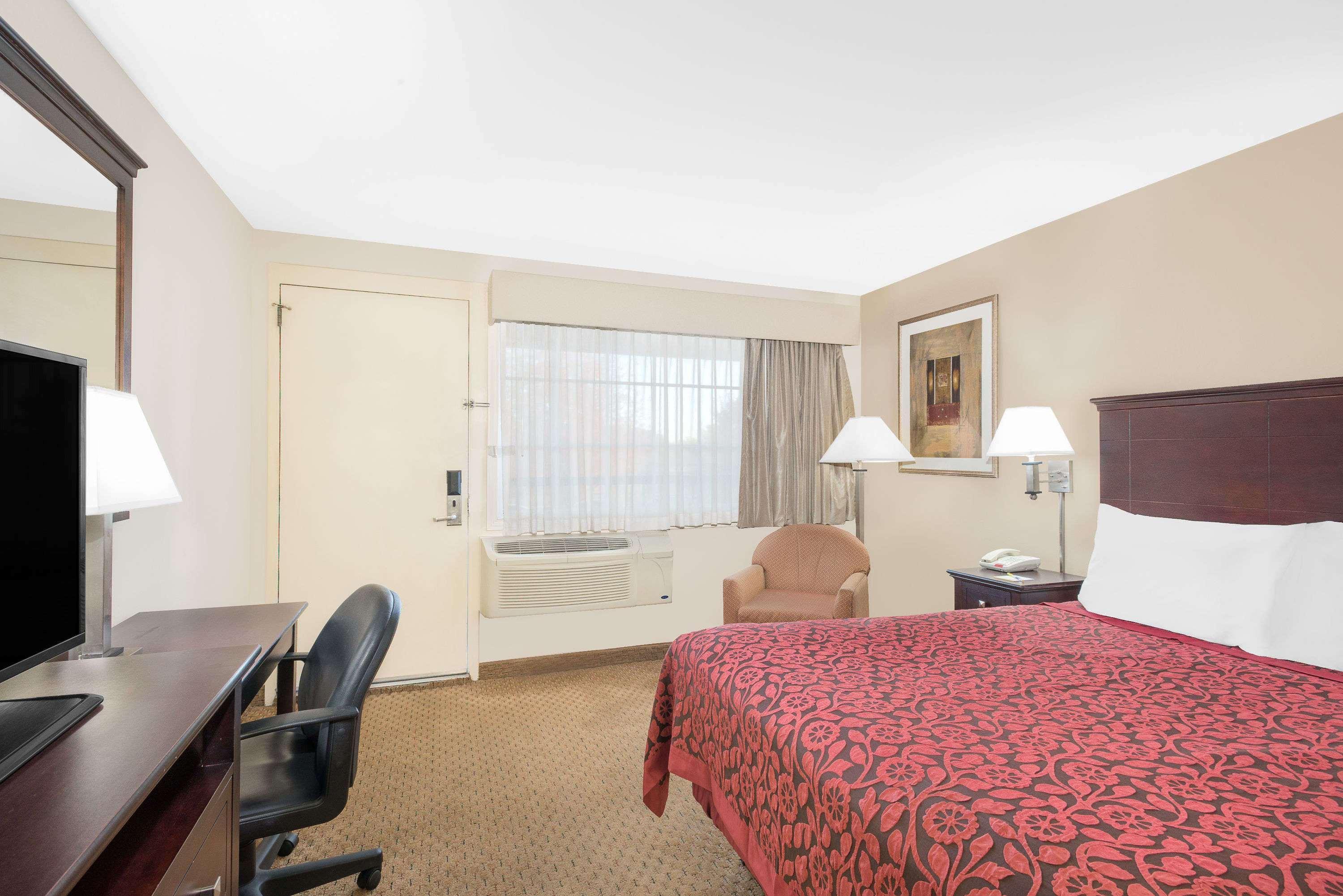 Days Inn By Wyndham Springfield/Phil.Intl Airport Bagian luar foto